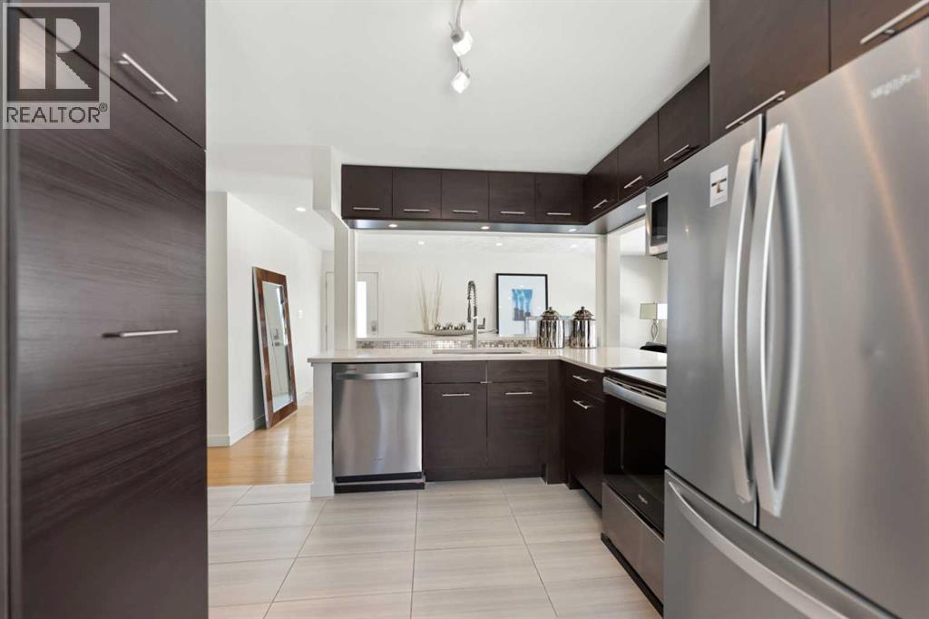 38 Westwood Drive SW, Calgary, Alberta  T3C 2V7 - Photo 10 - A2299811