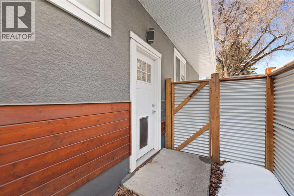 38 Westwood Drive SW, Calgary, Alberta  T3C 2V7 - Photo 3 - A2299811