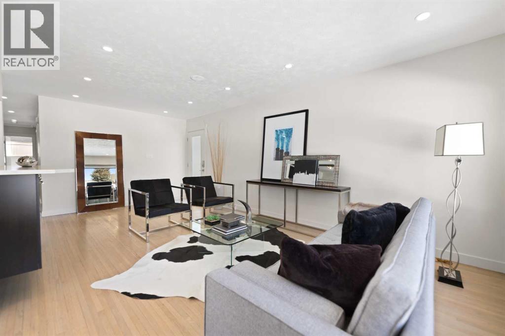 38 Westwood Drive SW, Calgary, Alberta  T3C 2V7 - Photo 7 - A2299811