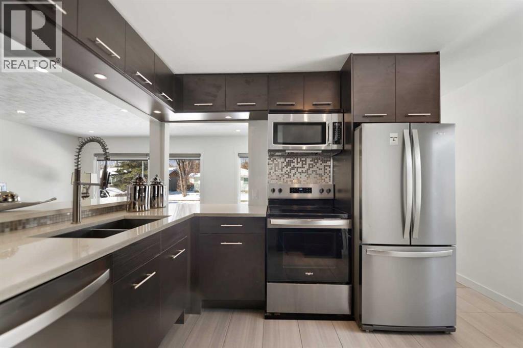 38 Westwood Drive SW, Calgary, Alberta  T3C 2V7 - Photo 11 - A2299811