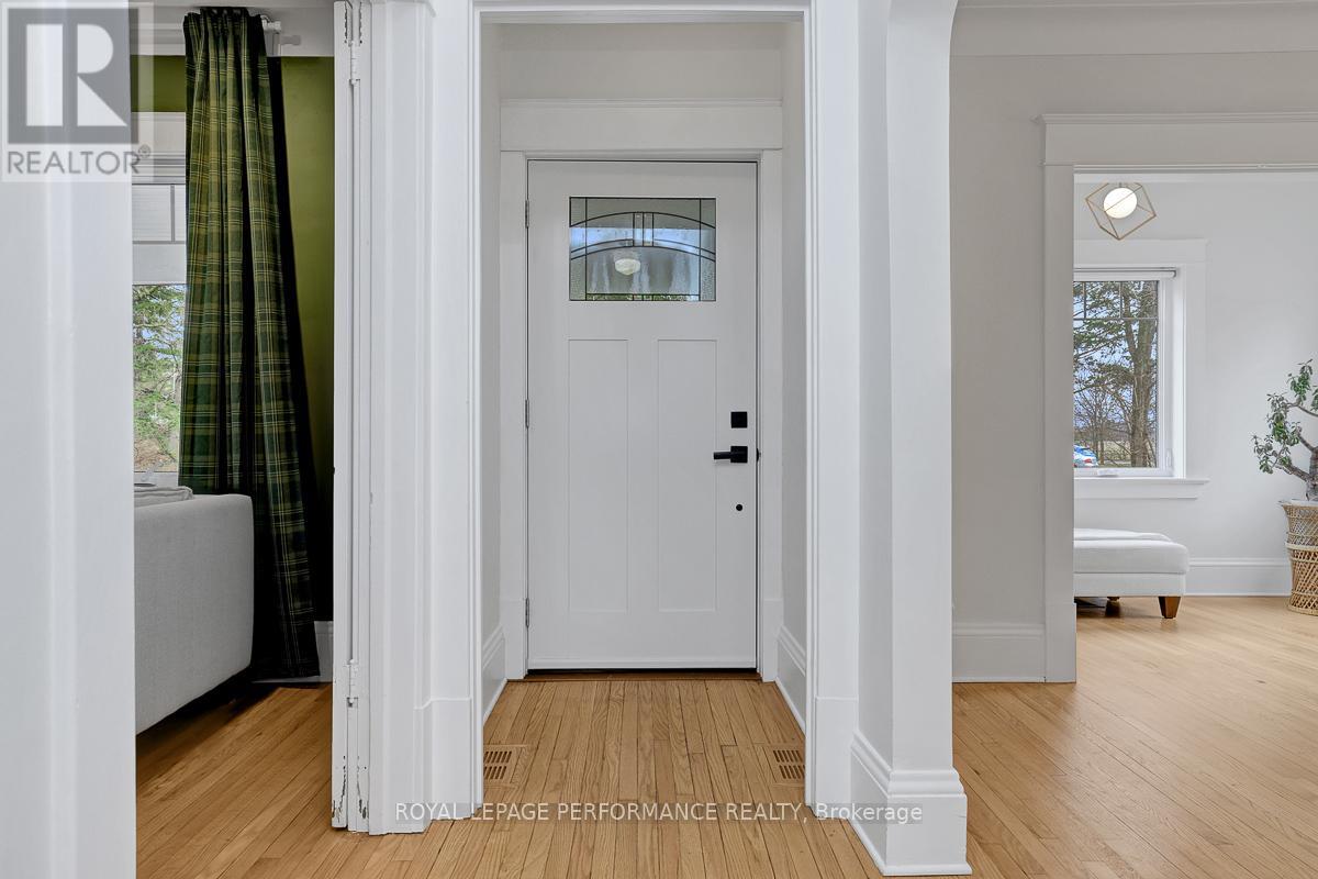 824 Fisher Avenue, Ottawa, Ontario K1Z 6P2 - Photo 3 - X12993770