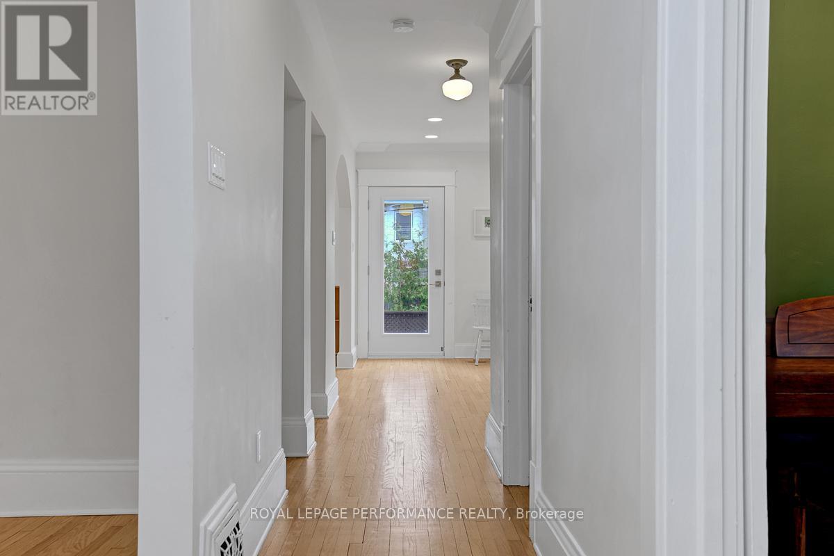 824 Fisher Avenue, Ottawa, Ontario K1Z 6P2 - Photo 4 - X12993770