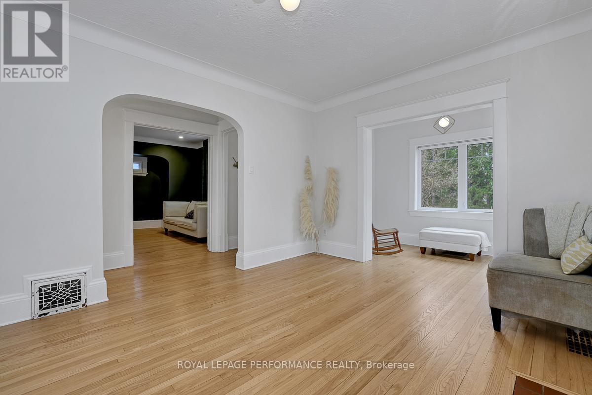 824 Fisher Avenue, Ottawa, Ontario K1Z 6P2 - Photo 7 - X12993770