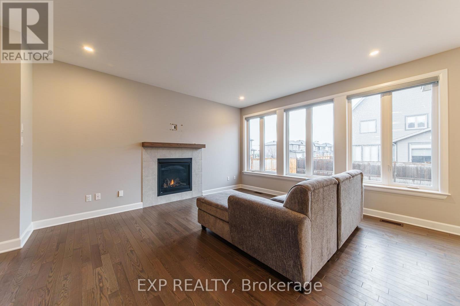 896 Sendero Way, Ottawa, Ontario  K2S 2W8 - Photo 10 - X12993782