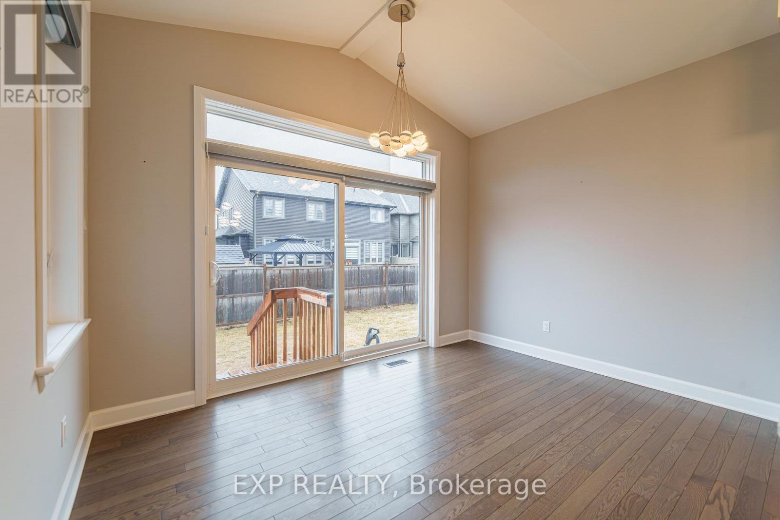 896 Sendero Way, Ottawa, Ontario  K2S 2W8 - Photo 12 - X12993782