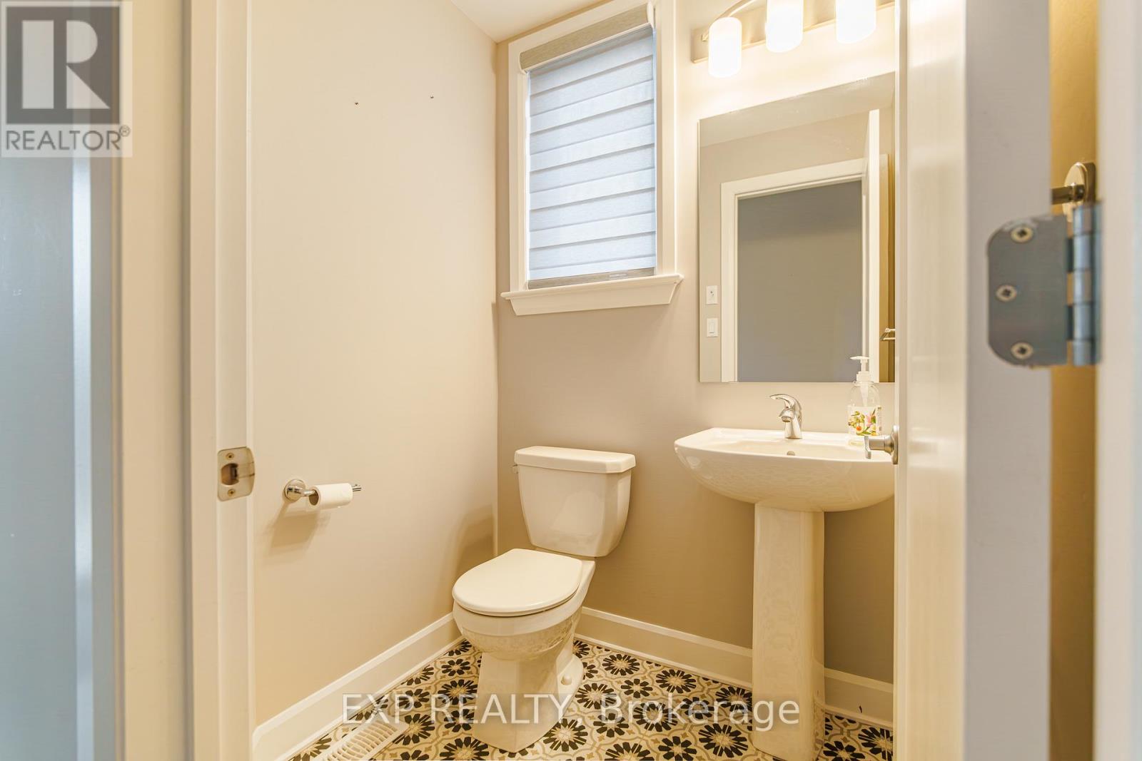 896 Sendero Way, Ottawa, Ontario  K2S 2W8 - Photo 4 - X12993782