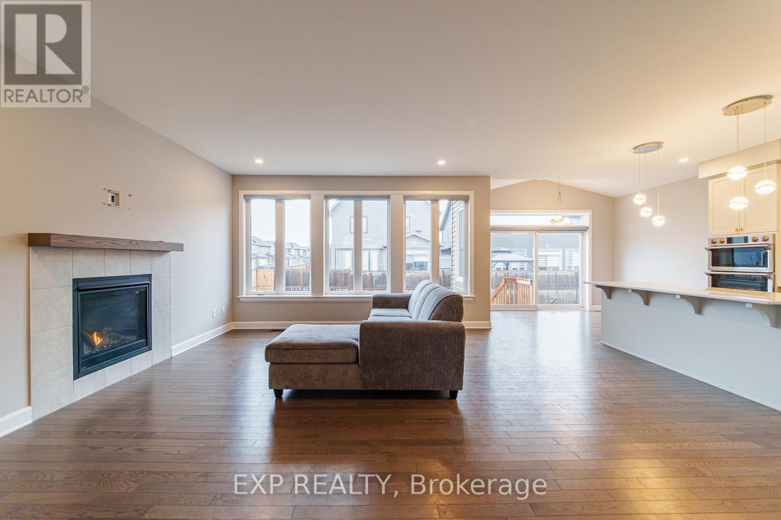 896 Sendero Way, Ottawa, Ontario  K2S 2W8 - Photo 8 - X12993782