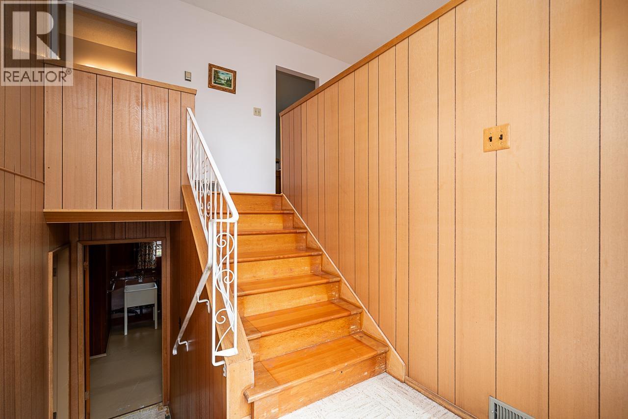 1634 Ross Road, North Vancouver, British Columbia  V7J 1V4 - Photo 3 - R3110908