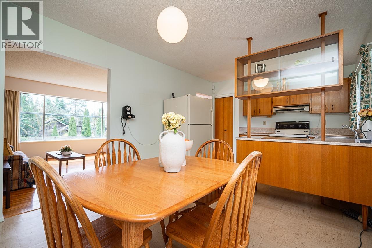 1634 Ross Road, North Vancouver, British Columbia  V7J 1V4 - Photo 13 - R3110908