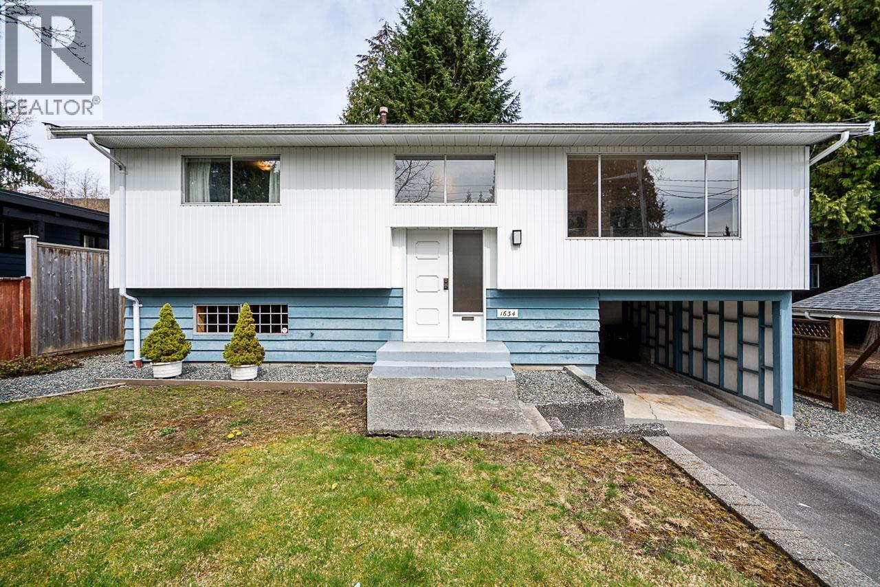 1634 Ross Road, North Vancouver, British Columbia  V7J 1V4 - Photo 2 - R3110908