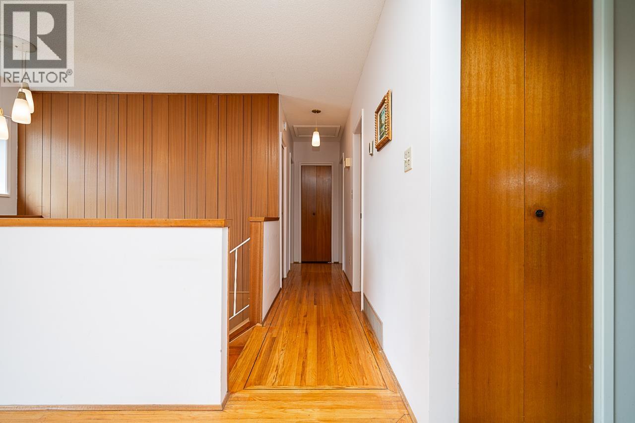 1634 Ross Road, North Vancouver, British Columbia  V7J 1V4 - Photo 17 - R3110908