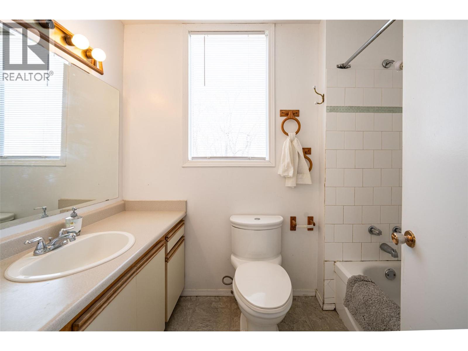 10091 6 Highway, Coldstream, British Columbia  V1B 3B6 - Photo 16 - 10378604