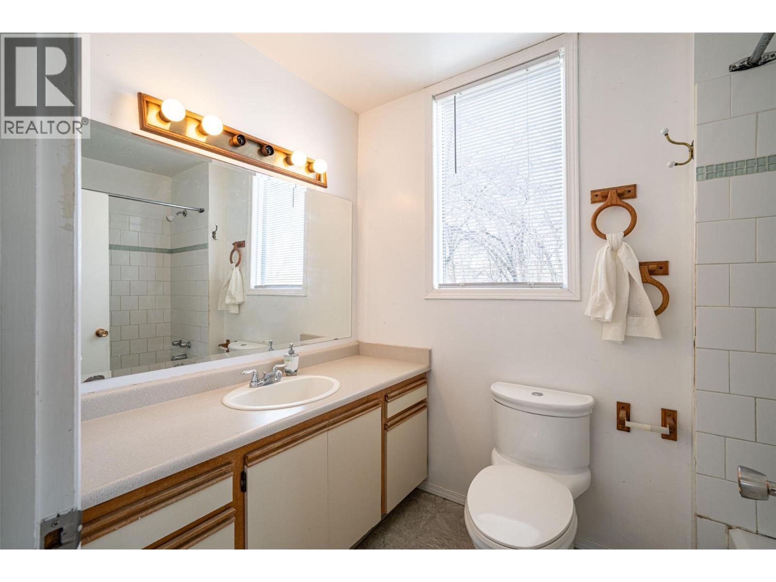 10091 6 Highway, Coldstream, British Columbia  V1B 3B6 - Photo 15 - 10378604