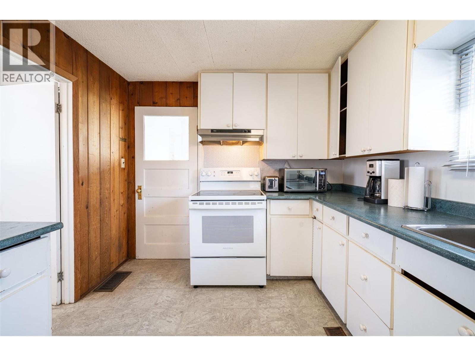 10091 6 Highway, Coldstream, British Columbia  V1B 3B6 - Photo 6 - 10378604