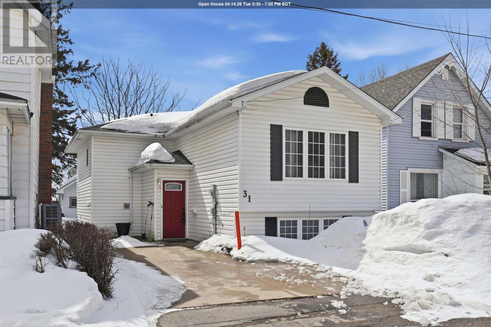31 Hawthorne Ave, Sault Ste. Marie, Ontario  P6B 1C6 - Photo 1 - SM260677