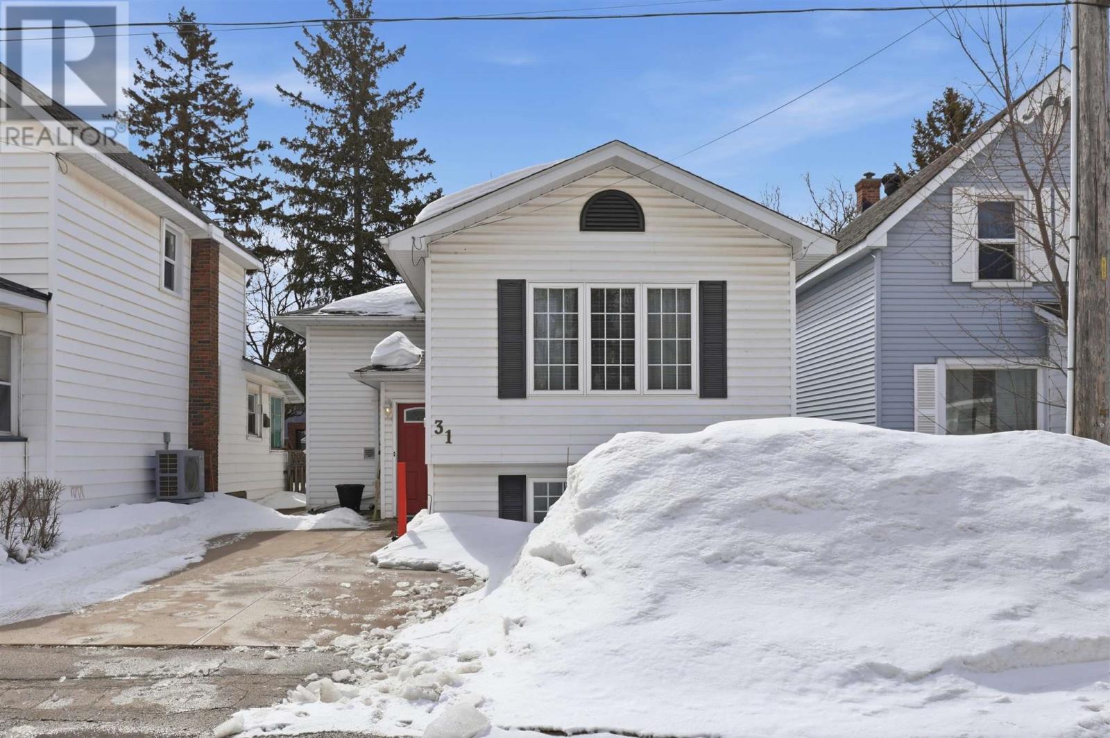 31 Hawthorne Ave, Sault Ste. Marie, Ontario  P6B 1C6 - Photo 2 - SM260677