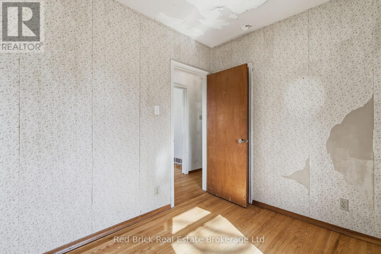 38 Dumbarton Street, Guelph, Ontario  N1E 3T3 - Photo 17 - X12990908