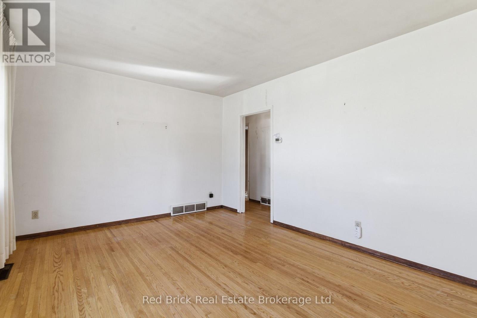 38 Dumbarton Street, Guelph, Ontario  N1E 3T3 - Photo 9 - X12990908