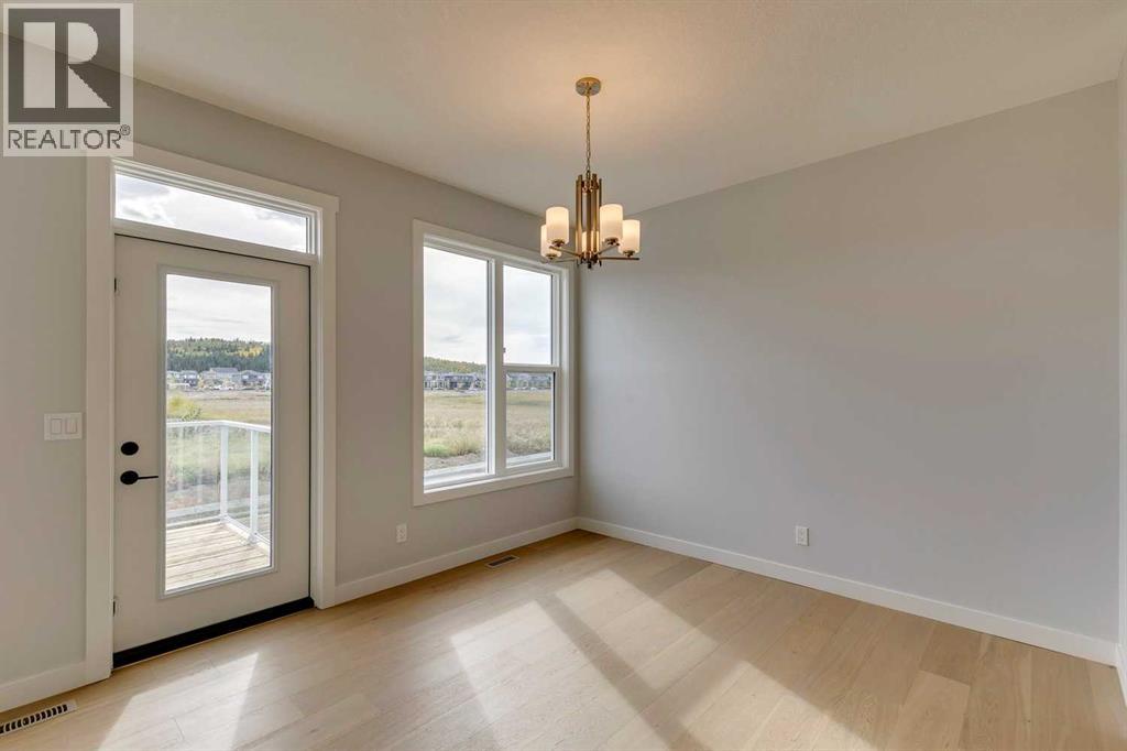 31 Creekstone Green SW, Calgary, Alberta  T2X 6H6 - Photo 16 - A2284189