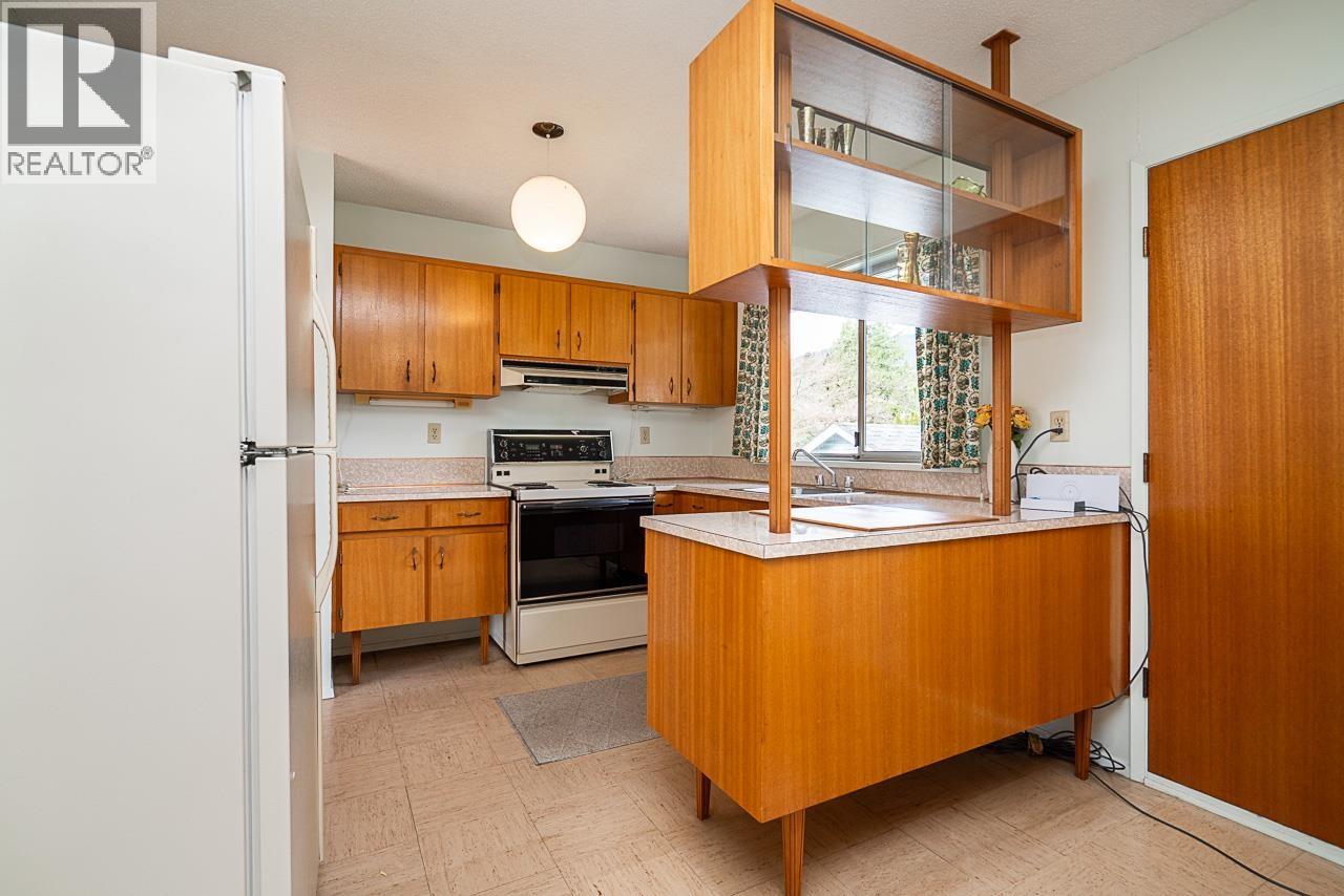 1634 Ross Road, North Vancouver, British Columbia  V7J 1V4 - Photo 10 - R3110908