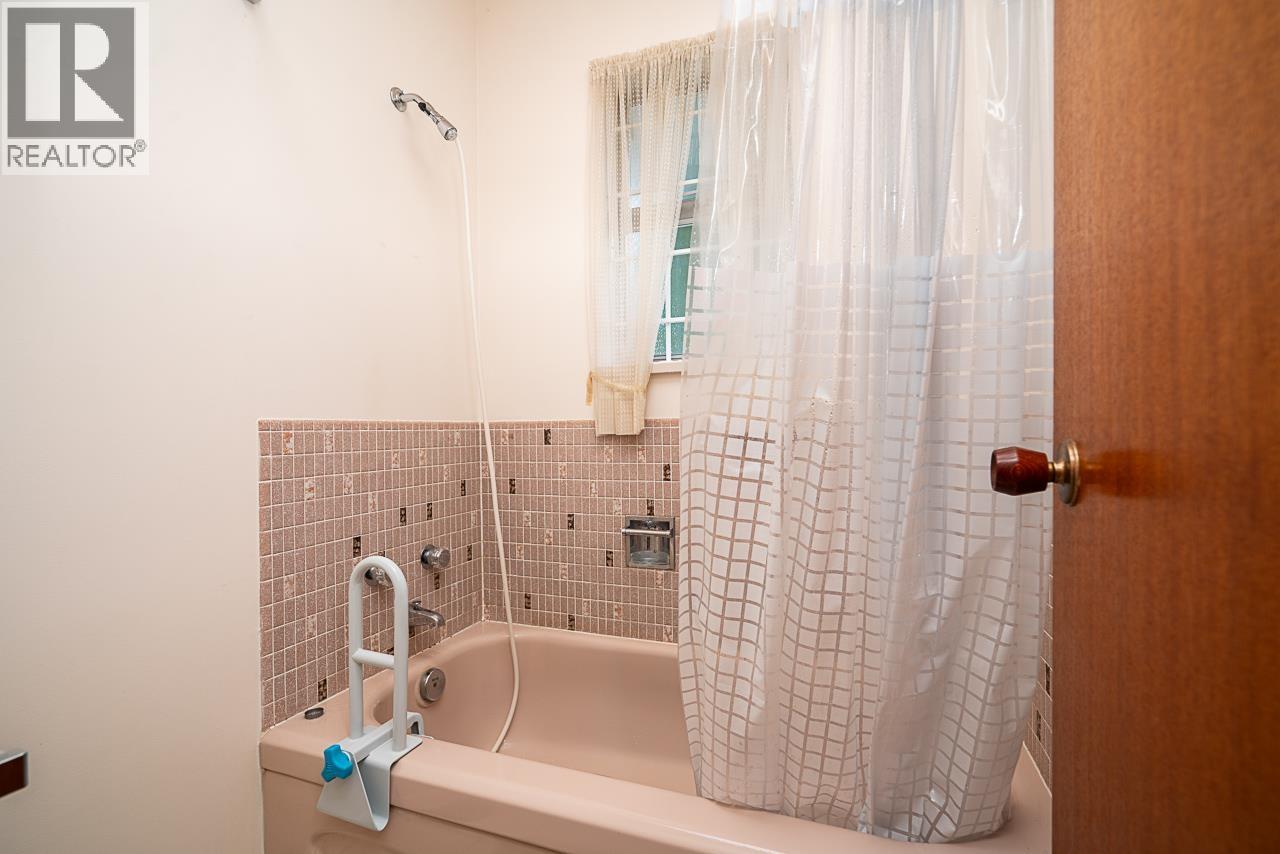 1634 Ross Road, North Vancouver, British Columbia  V7J 1V4 - Photo 19 - R3110908