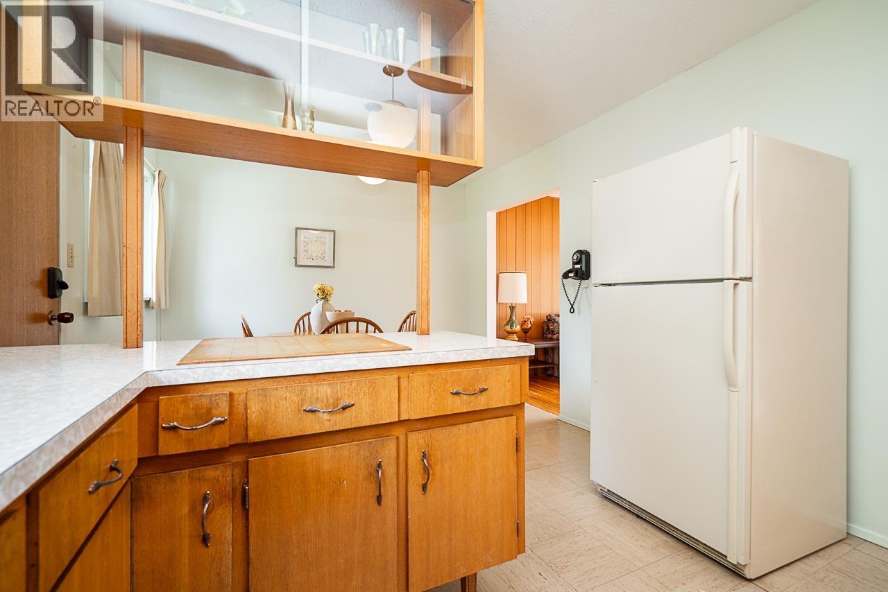 1634 Ross Road, North Vancouver, British Columbia  V7J 1V4 - Photo 11 - R3110908