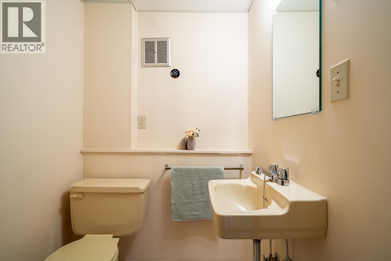 1634 Ross Road, North Vancouver, British Columbia  V7J 1V4 - Photo 28 - R3110908