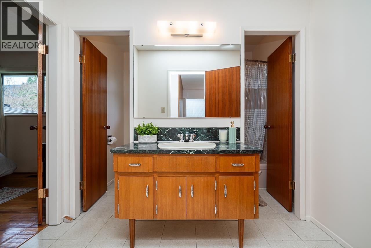 1634 Ross Road, North Vancouver, British Columbia  V7J 1V4 - Photo 18 - R3110908