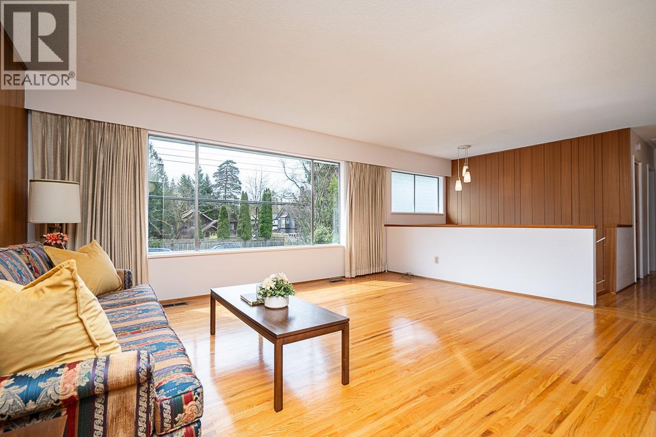 1634 Ross Road, North Vancouver, British Columbia  V7J 1V4 - Photo 5 - R3110908