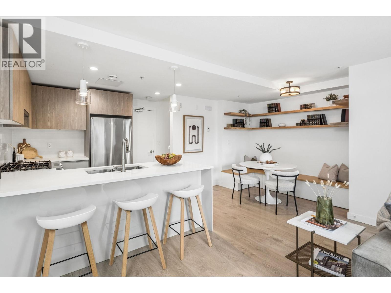 Th4 128 E 8th Street, North Vancouver, British Columbia V7L 0H2 - Photo 2 - R3110912