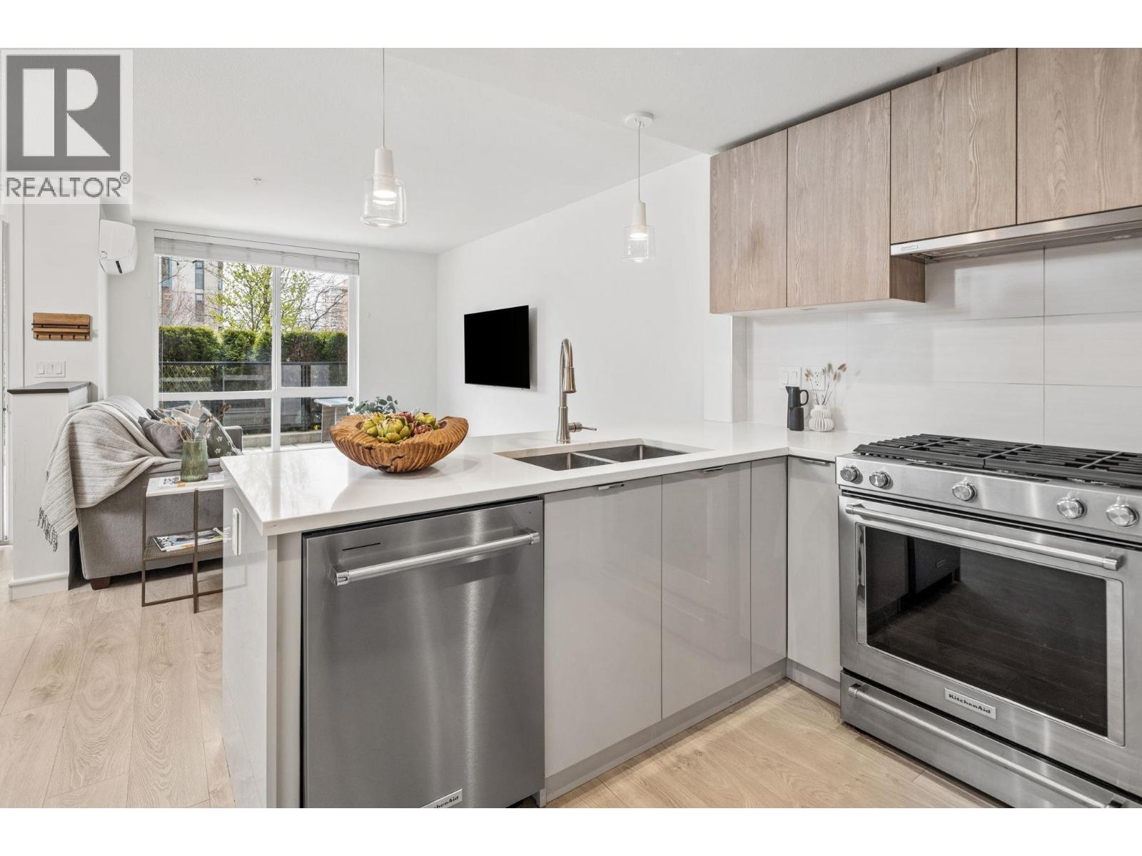 Th4 128 E 8th Street, North Vancouver, British Columbia V7L 0H2 - Photo 11 - R3110912