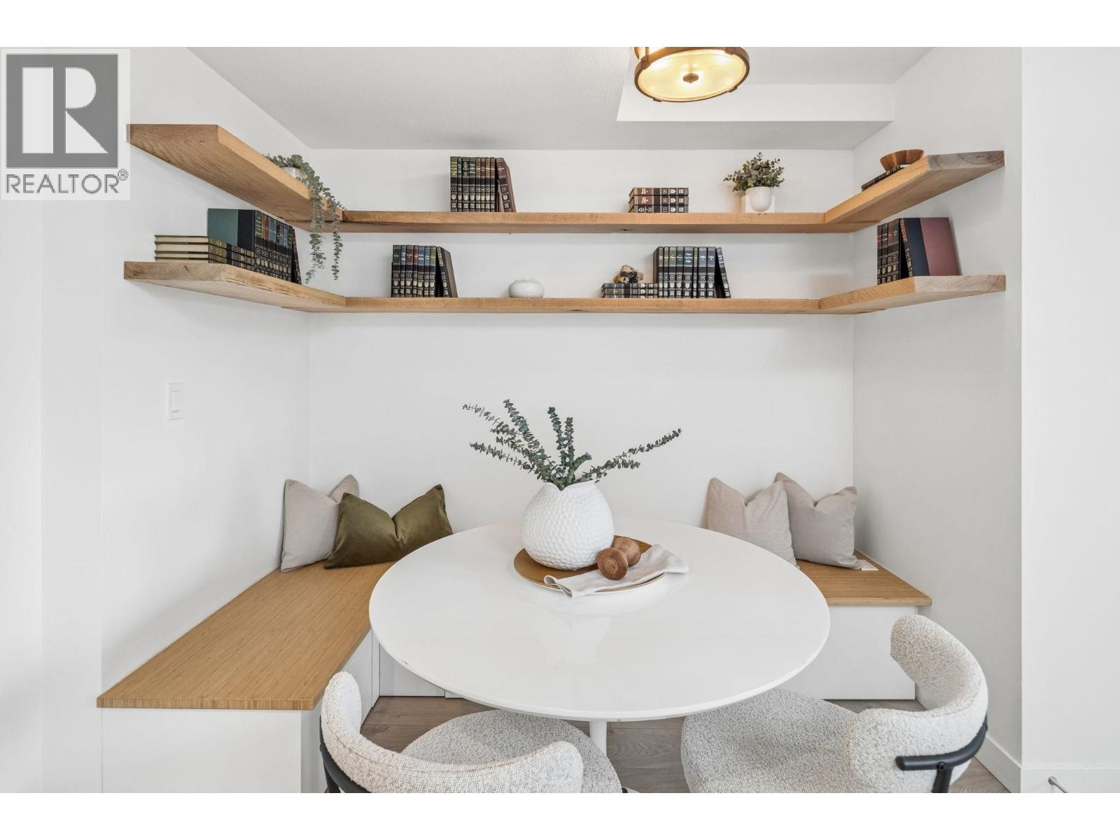 Th4 128 E 8th Street, North Vancouver, British Columbia V7L 0H2 - Photo 3 - R3110912