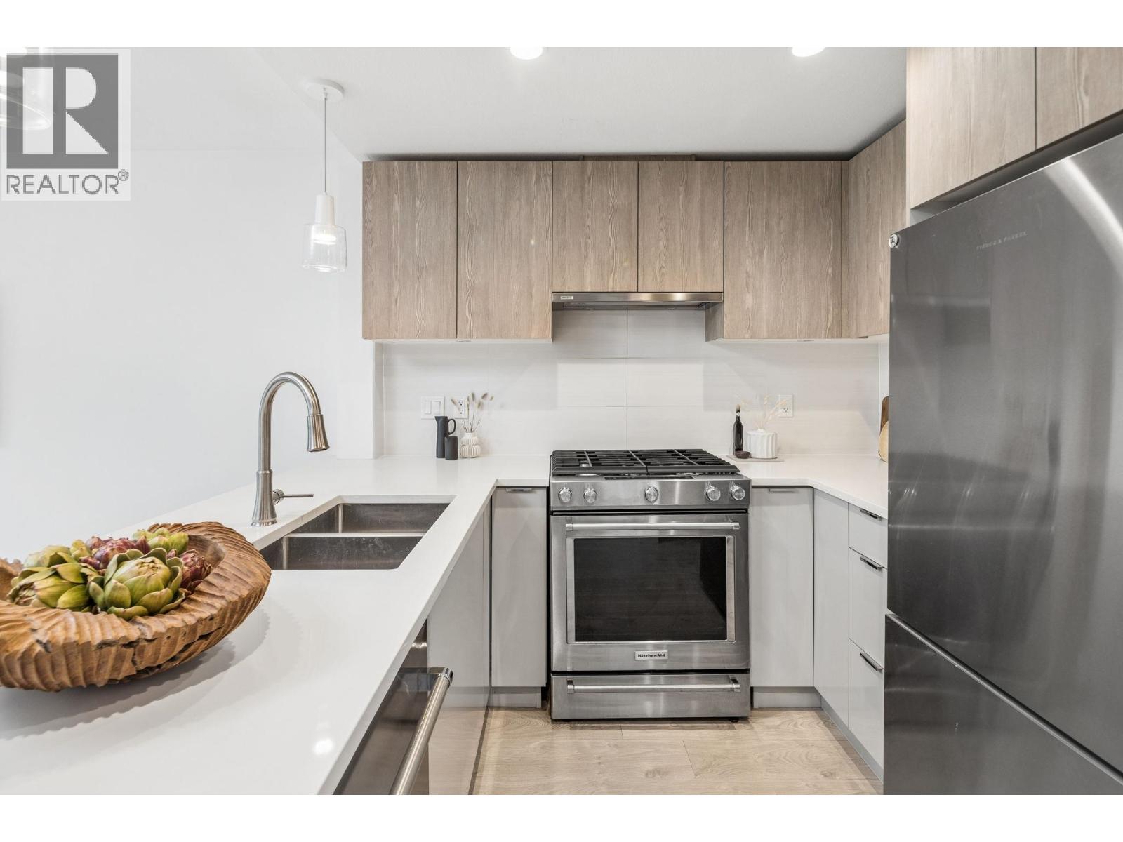 Th4 128 E 8th Street, North Vancouver, British Columbia V7L 0H2 - Photo 9 - R3110912