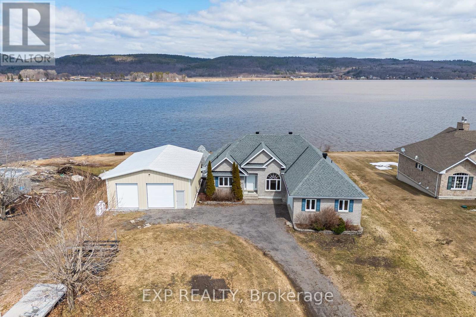 15 Rue Haute Rive Street, Alfred And Plantagenet, Ontario  K0B 1J0 - Photo 1 - X12993796