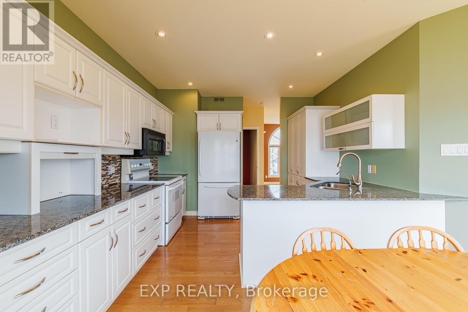 15 Rue Haute Rive Street, Alfred And Plantagenet, Ontario  K0B 1J0 - Photo 8 - X12993796