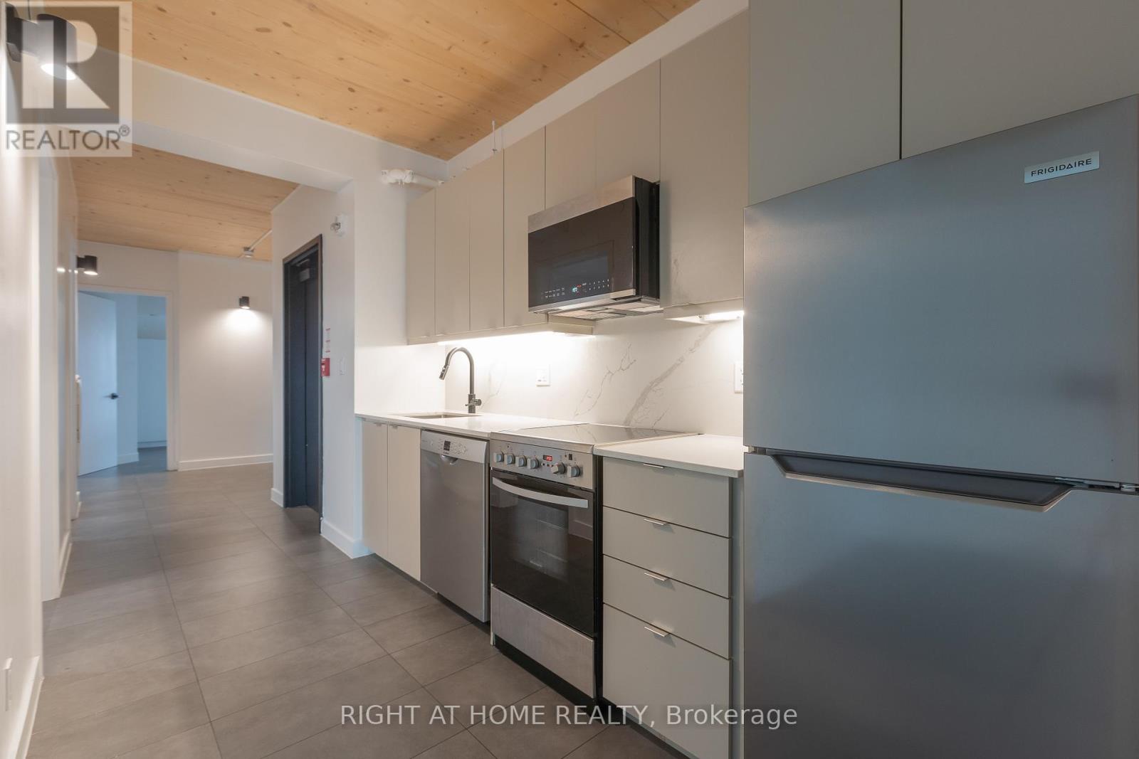 201 - 1598 Queen Street E, Toronto, Ontario M4L 1E5 - Photo 10 - E12993840