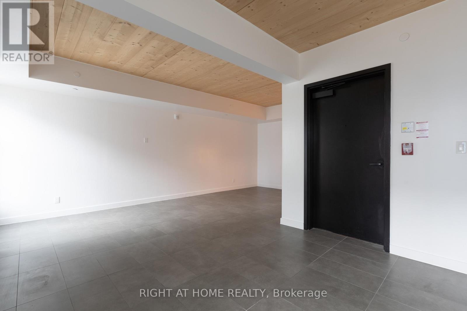 201 - 1598 Queen Street E, Toronto, Ontario M4L 1E5 - Photo 17 - E12993840