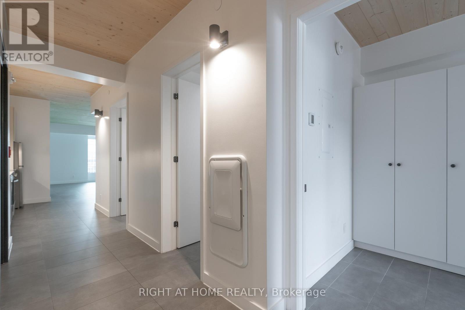 201 - 1598 Queen Street E, Toronto, Ontario M4L 1E5 - Photo 2 - E12993840