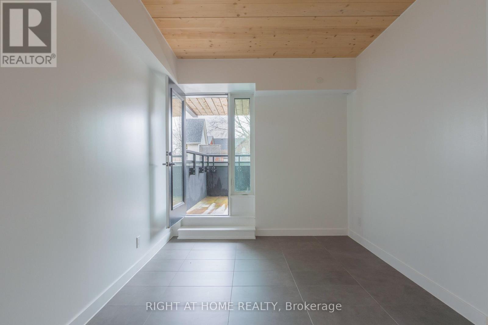 201 - 1598 Queen Street E, Toronto, Ontario M4L 1E5 - Photo 6 - E12993840