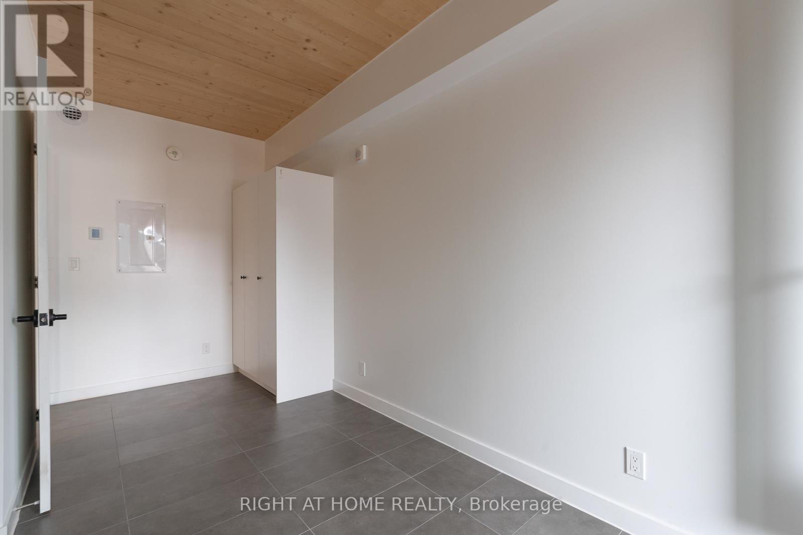 201 - 1598 Queen Street E, Toronto, Ontario M4L 1E5 - Photo 7 - E12993840