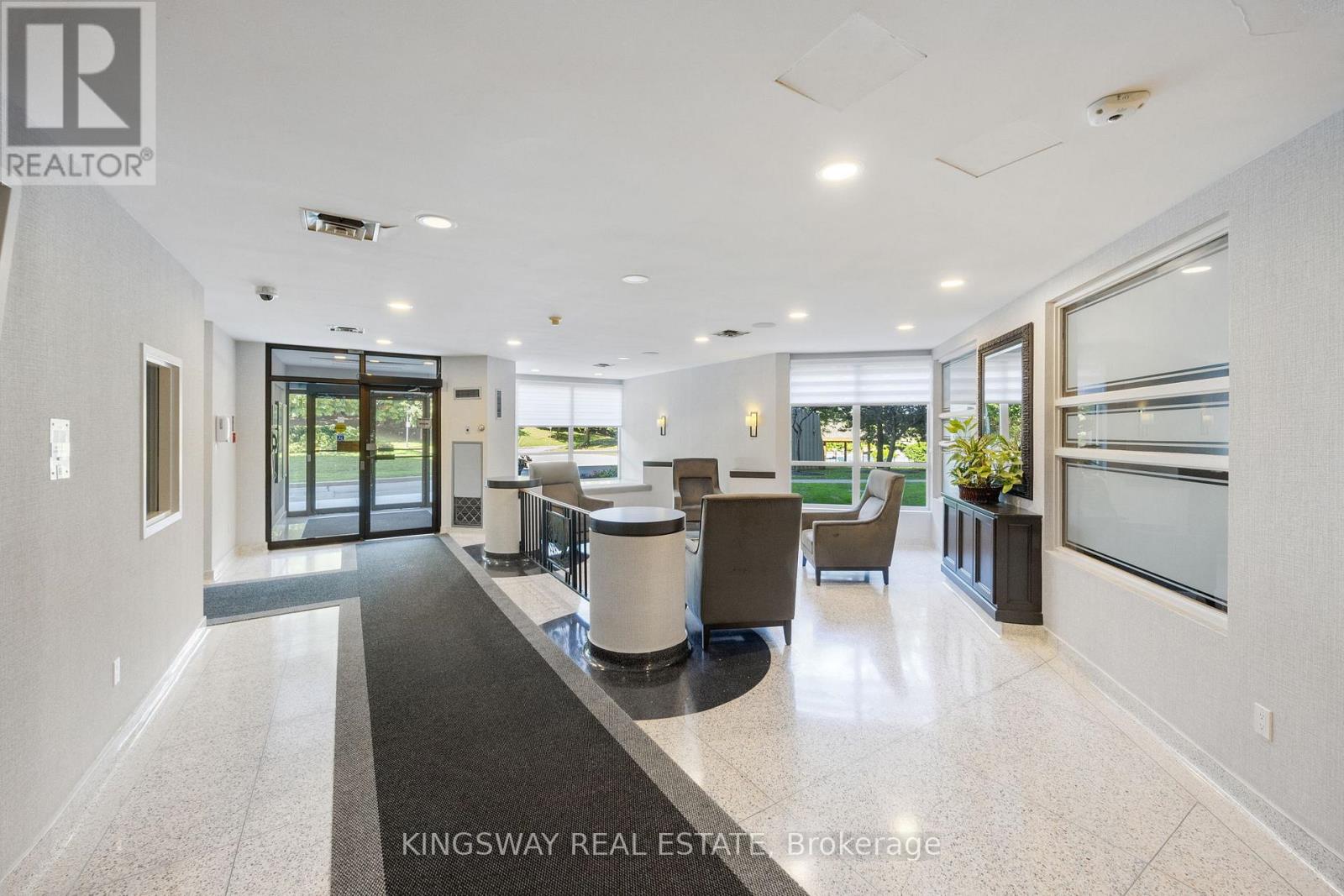 507 - 12 Laurelcrest Street, Brampton, Ontario  L6S 5Y4 - Photo 3 - W12993810