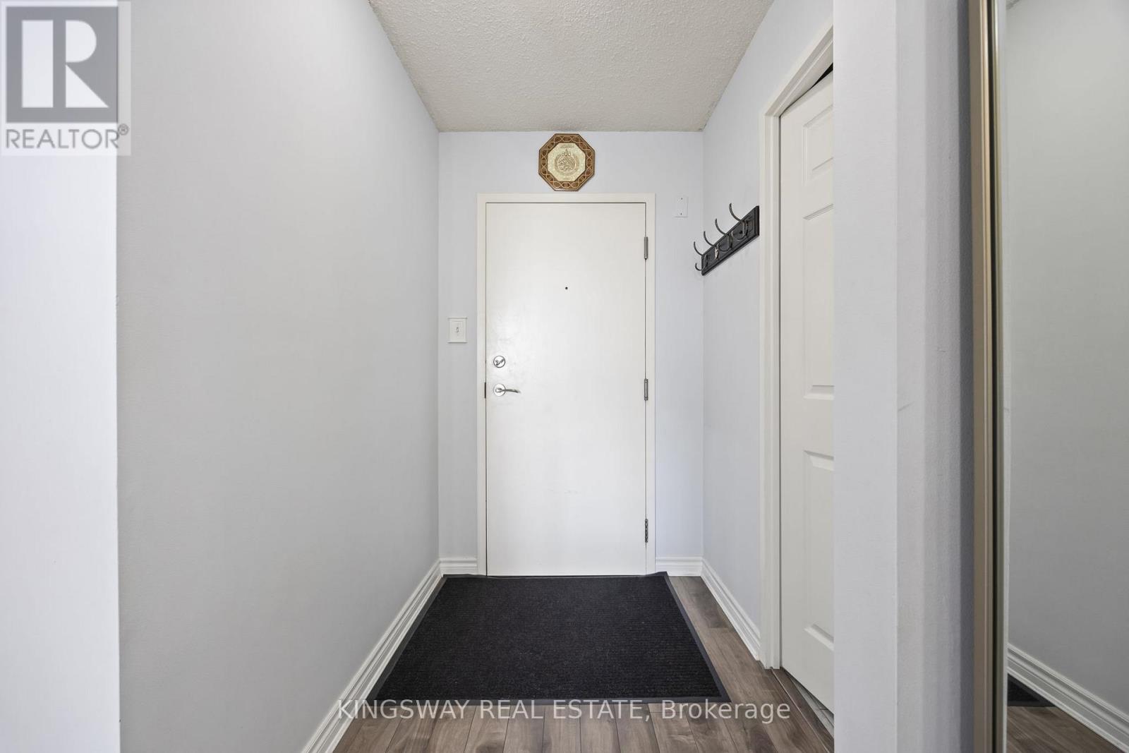 507 - 12 Laurelcrest Street, Brampton, Ontario  L6S 5Y4 - Photo 4 - W12993810