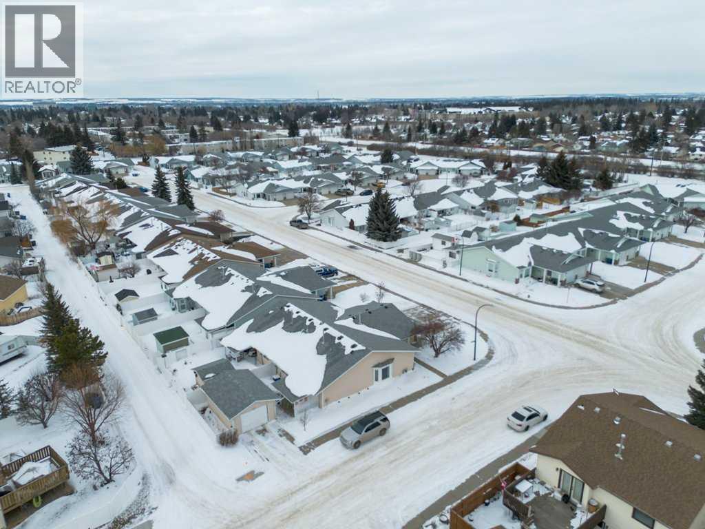 27 Ellis Street, Red Deer, Alberta  T4R 2C8 - Photo 4 - A2289758