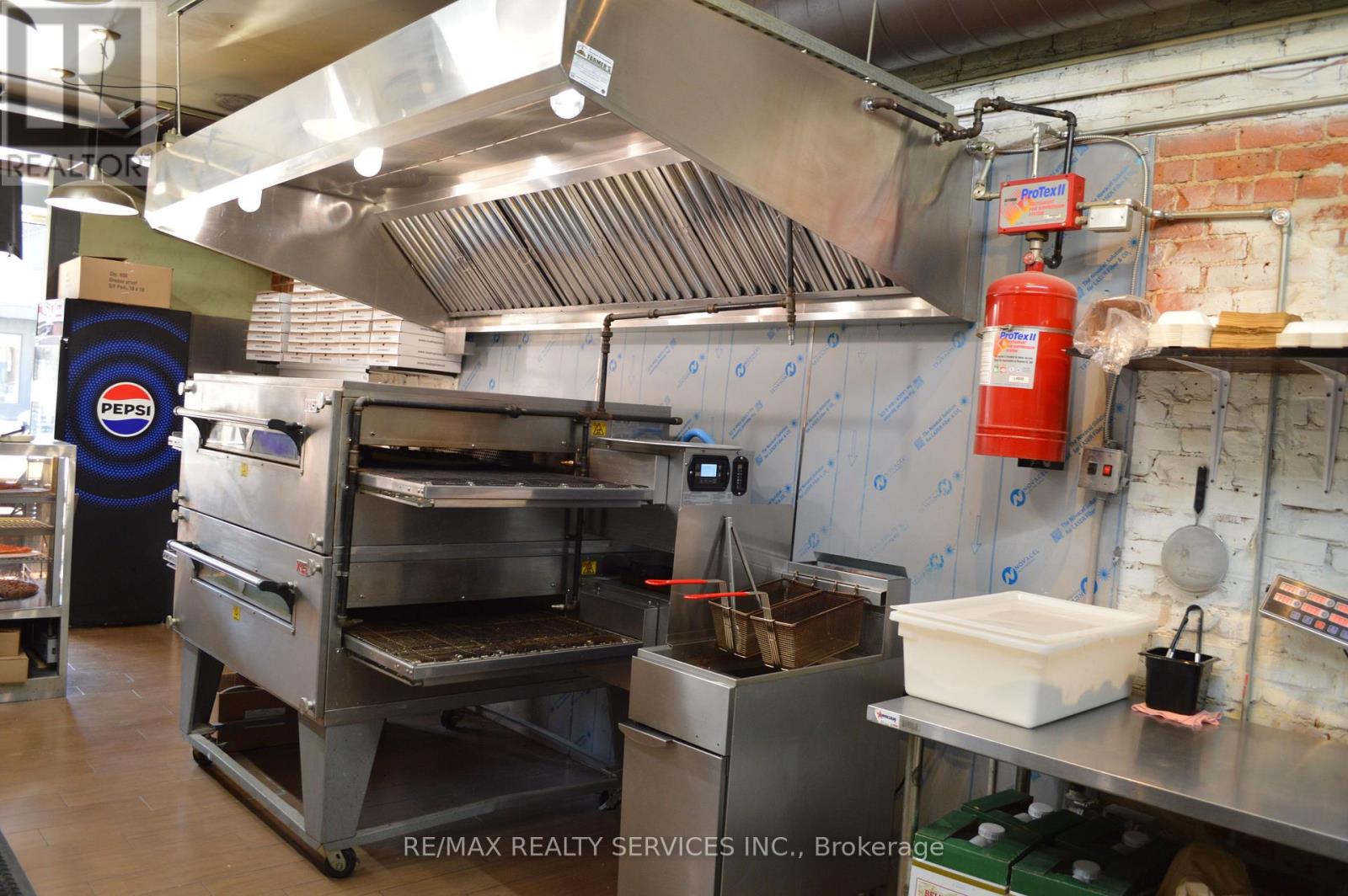 163 Main Street, North Perth, Ontario  N4W 1A2 - Photo 5 - X12993812