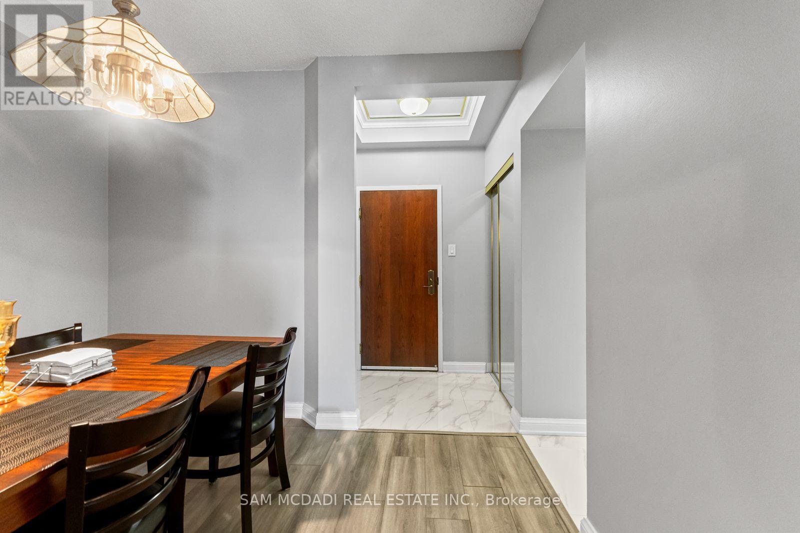 2205 - 24 Hanover Road, Brampton, Ontario  L6S 5K8 - Photo 17 - W12962724