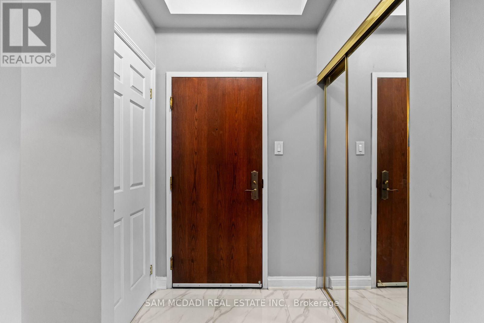 2205 - 24 Hanover Road, Brampton, Ontario  L6S 5K8 - Photo 16 - W12962724