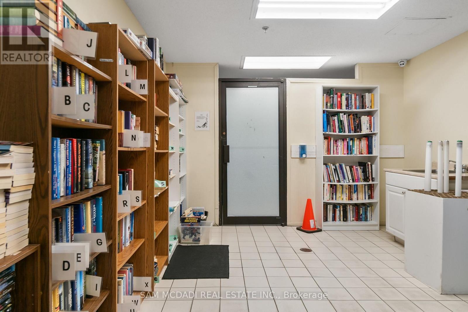 2205 - 24 Hanover Road, Brampton, Ontario  L6S 5K8 - Photo 37 - W12962724