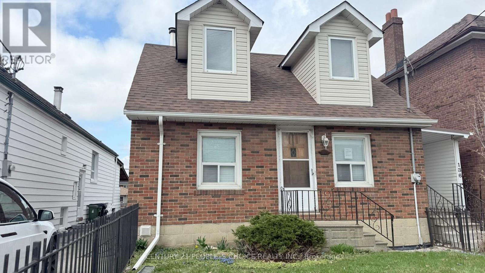 136 NORTHLAND AVENUE, Toronto, Ontario