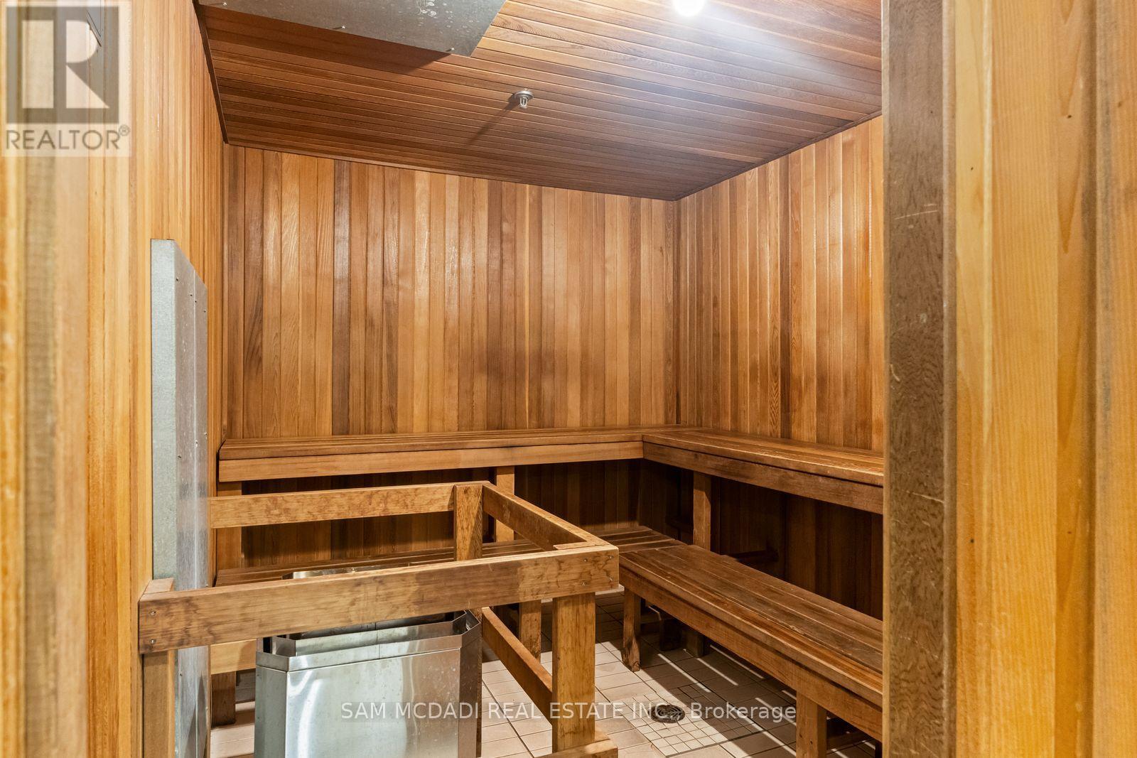 2205 - 24 Hanover Road, Brampton, Ontario  L6S 5K8 - Photo 4 - W12962724