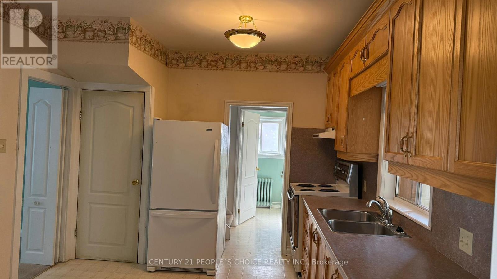 136 Northland Avenue, Toronto, Ontario  M6N 2E2 - Photo 5 - W12985878